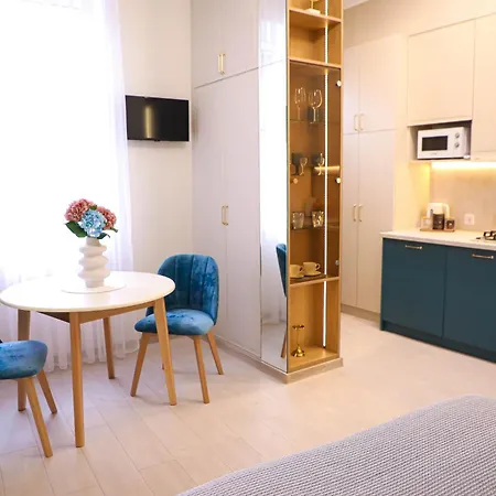 Modern Apartment, 3Mins To Opera Apartment Lviv